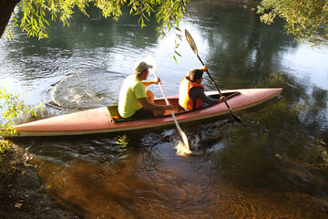 Descenso en canoa en el río Mahabad, en el norte de Irán
