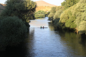 Descenso en canoa en el río Mahabad, en el norte de Irán
