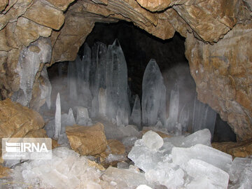 Nature and tourist resort in west of Tehran; Alborz Prov.