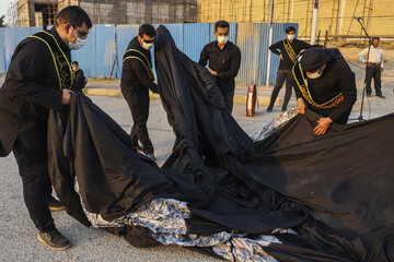 اهتراز پرچم " یا حسین (ع) " در پارک جزیره اهواز