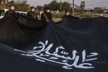 اهتراز پرچم " یا حسین (ع) " در پارک جزیره اهواز