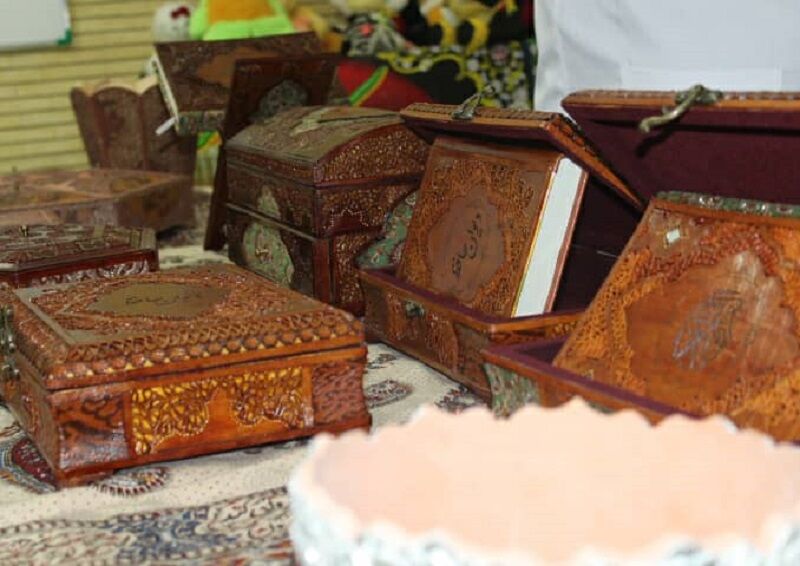 نمایشگاه هنرهای تجسمی و صنایع دستی در دشتی گشایش یافت