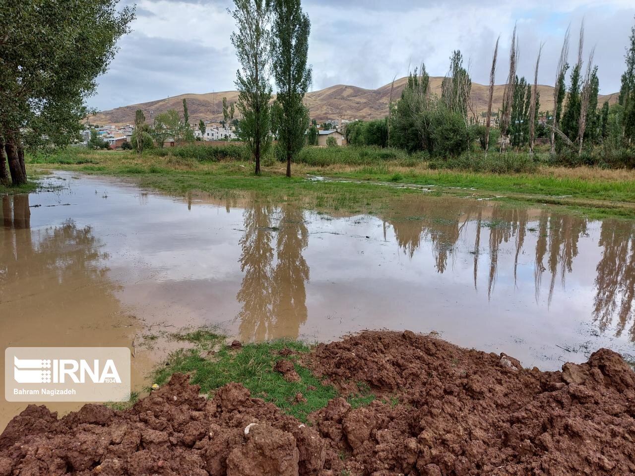 ۱۰۰ خانوار ساردوییه کرمان در محاصره سیلاب قرار گرفتند