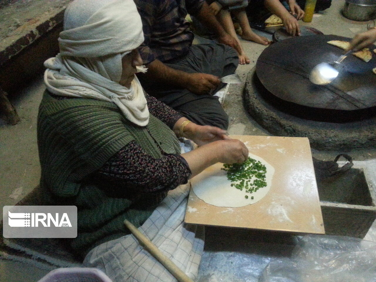 پخت نان کلانه کردستان - لبخند سبز