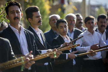 پنجمین جشنواره «کهن آواهای تنبور و موسیقی کُردی» تمدید شد