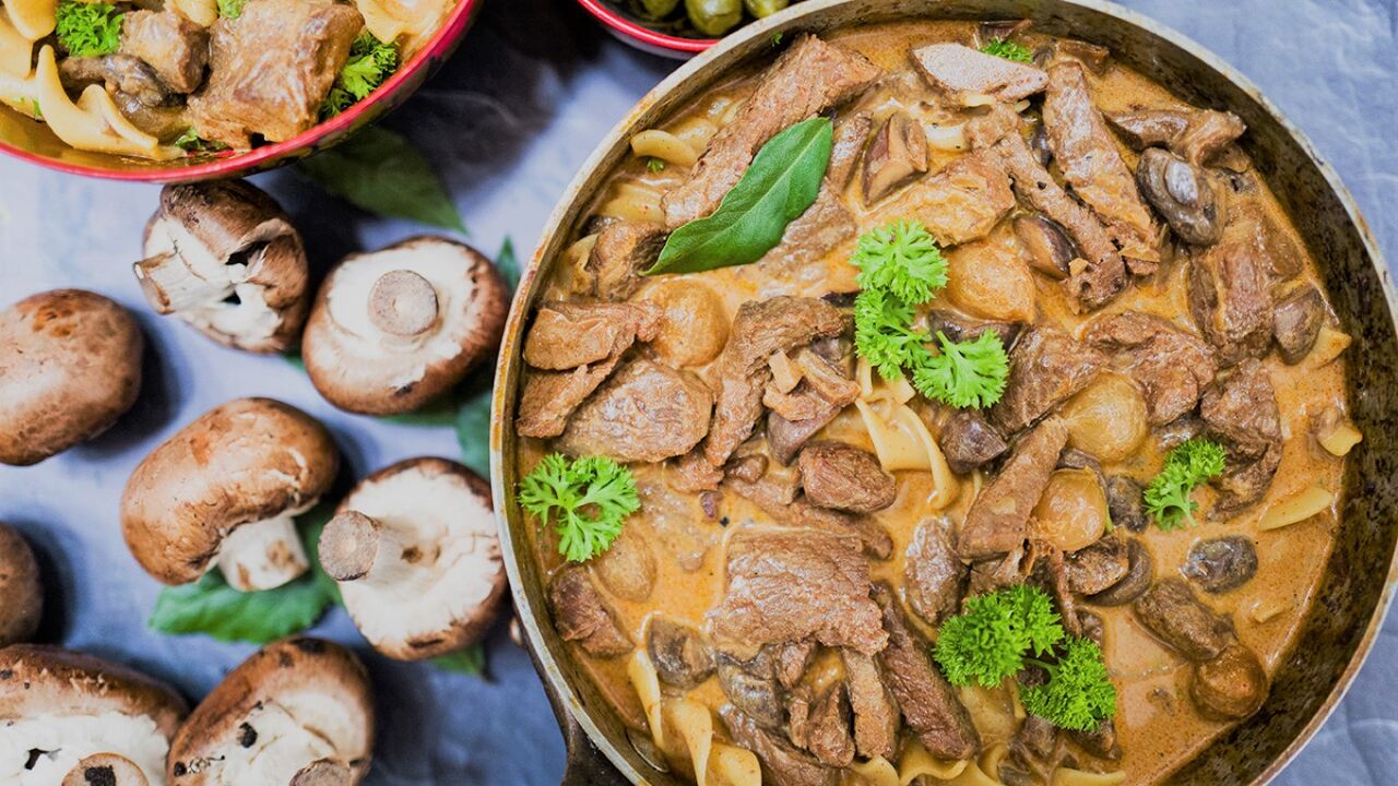 طرز تهیه چیکن استراگانف؛ طعمی به یاد ماندنی