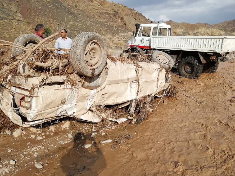 هلال احمر خراسان جنوبی به 823 نفر گرفتار سیلاب امدادرسانی کرد