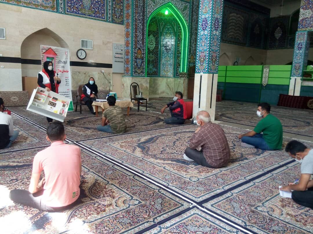 طرح آموزش همگانی روستائیان در خانههای هلال پاکدشت آغاز شد طرح آموزش همگانی روستائیان در خانههای هلال پاکدشت آغاز شد