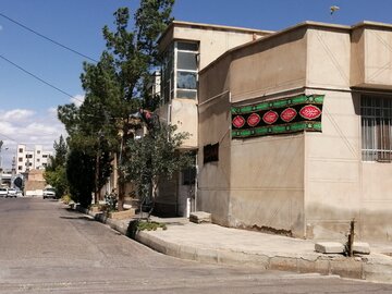 پویش «هر خانه یک پرچم» در شهر دامغان