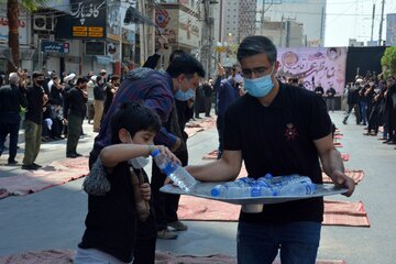 اقامه نماز ظهر عاشورا در اهواز