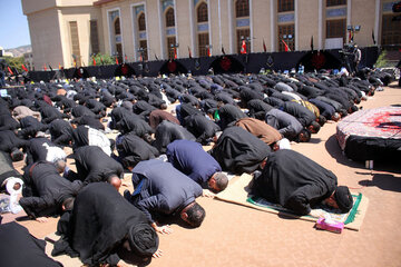 مساجد و هیات های مذهبی بر اقامه نماز ظهر عاشورا اهتمام جدی داشته باشند