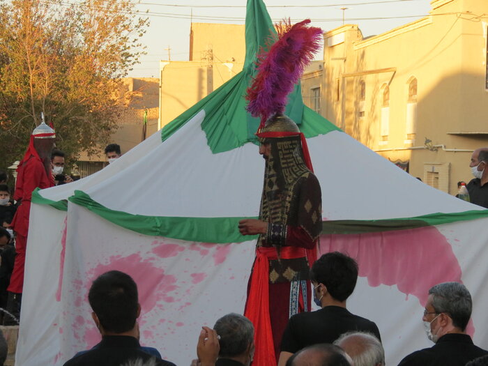 مراسم سنتی "خیمه سوزان" در محمدیه نایین برگزار شد