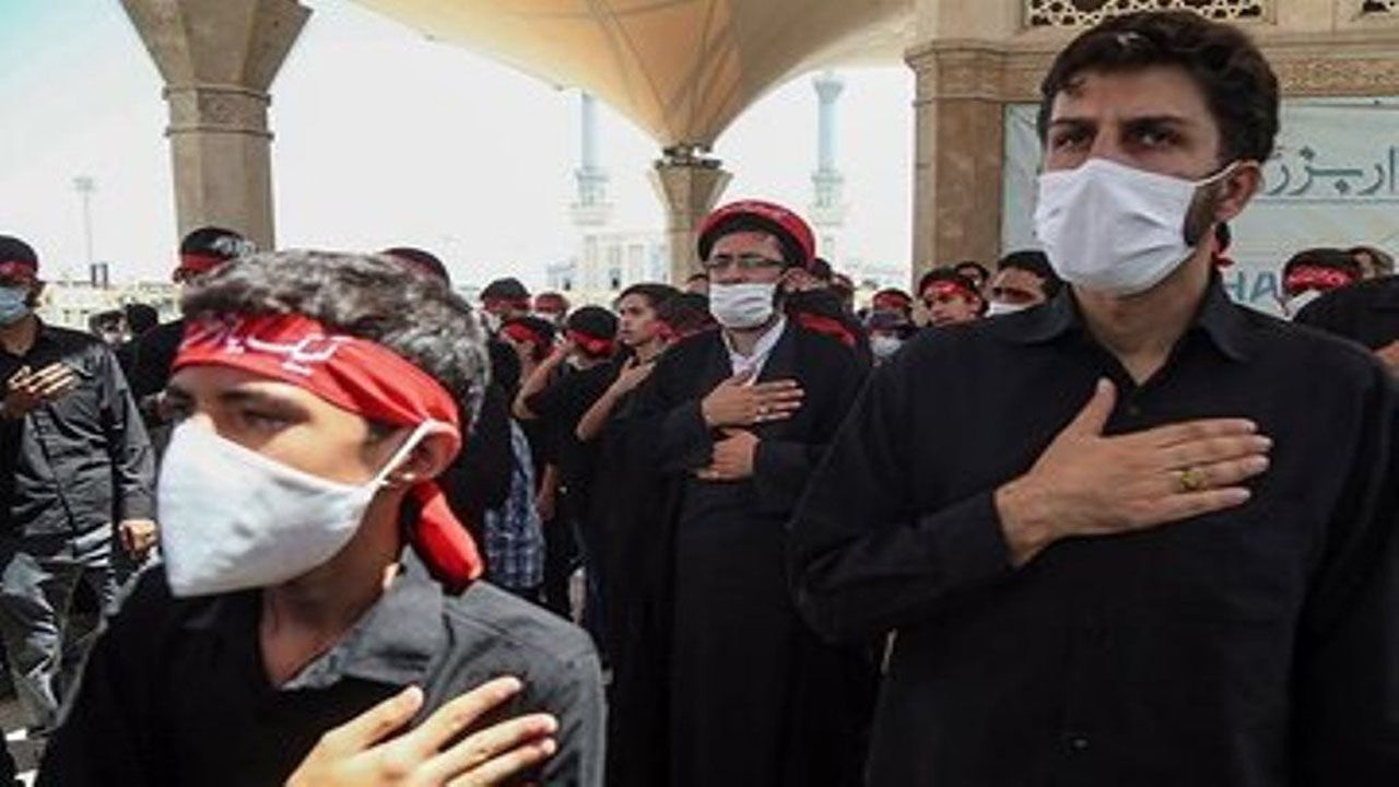 پنج هزار ماسک رایگان بین عزاداران حسینی در داورزن توزیع شد پنج هزار ماسک رایگان بین عزاداران حسینی در داورزن توزیع شد