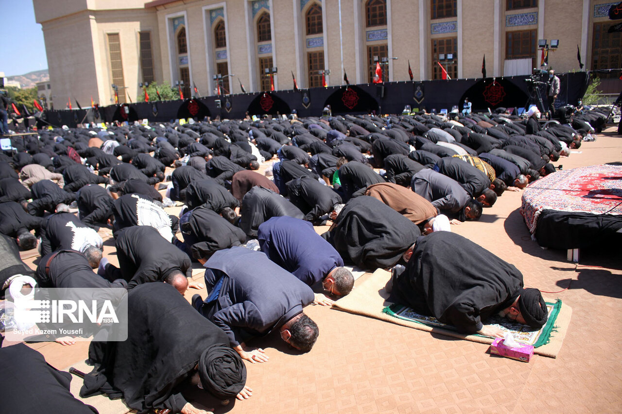 مساجد و هیات های مذهبی بر اقامه نماز ظهر عاشورا اهتمام جدی داشته باشند
