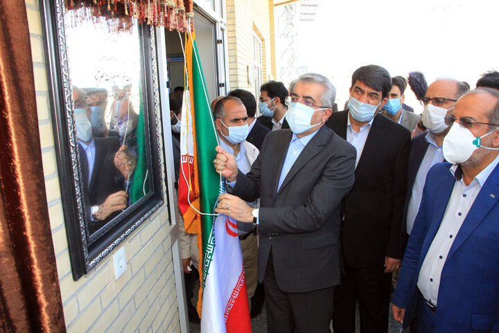 بهره‌برداری از  ۱۳ طرح بزرگ صنعت برق در استان یزد با حضور وزیر نیرو