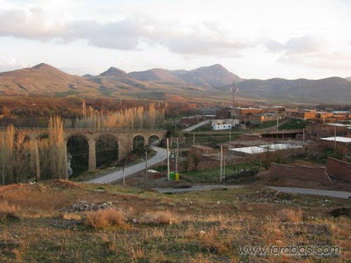 خیر جوان مراغه ای پل روستای چکان را تکمیل می کند