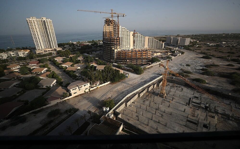 Iran developing Kish Island despite sanctions, COVID-19 outbreak