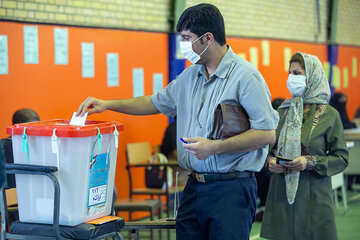 فرماندار دالاهو از مردم خواست رای خود را به ساعات پایانی موکول نکنند