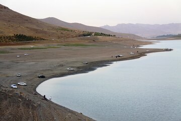 کاهش ارتفاع سد مهاباد