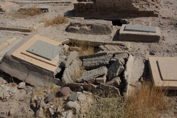 قبرستان قديمي سنادره سمنان