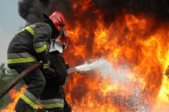 انبار کارتن در شهر لبنیات اسلامشهر آتش گرفت