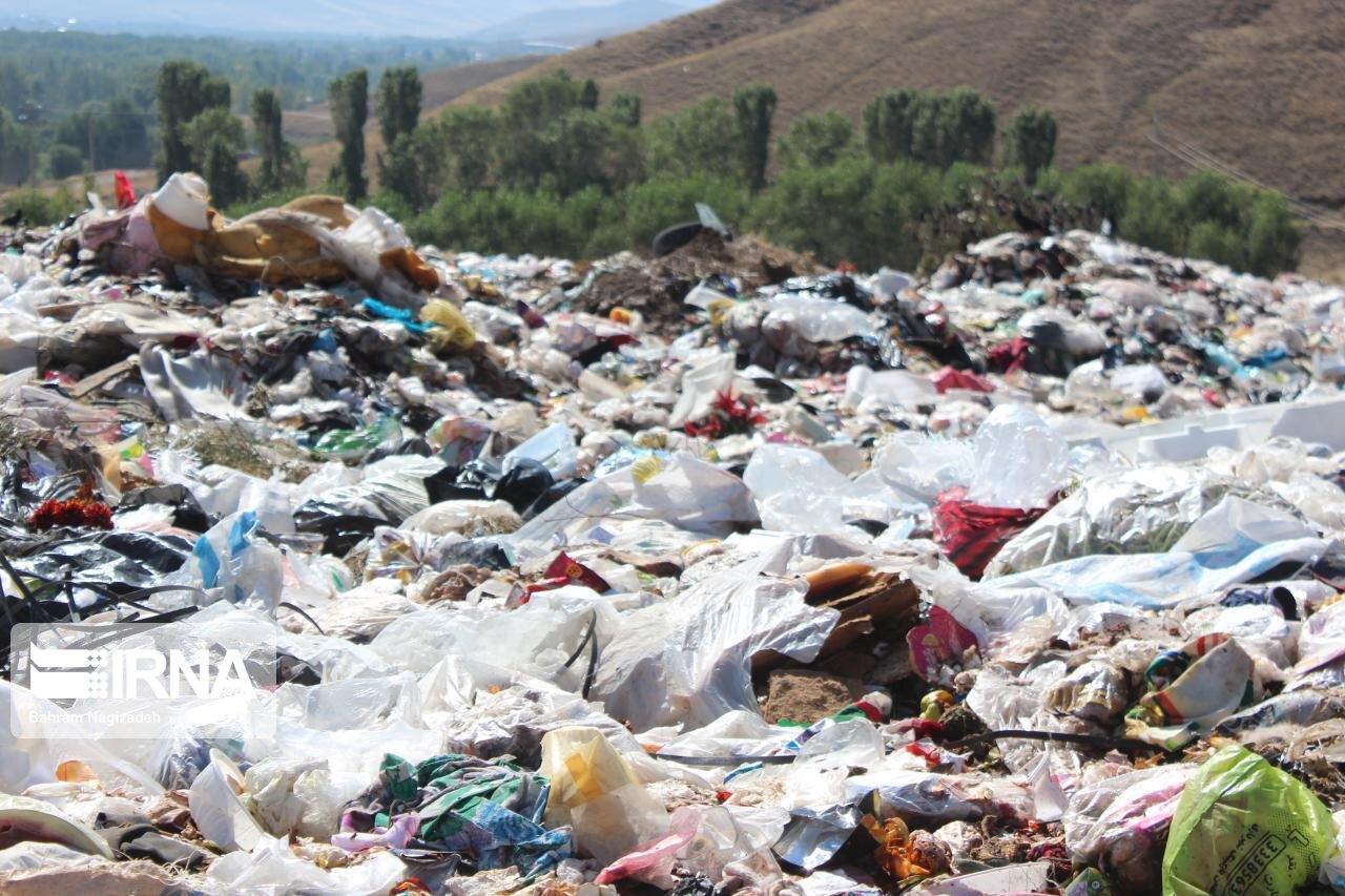 محیط زیست جم بوشهر از تخلیه پسماند در بستر رودخانه شکایت کرد