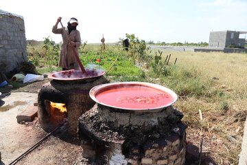 پخت سنتی رب در ارومیه