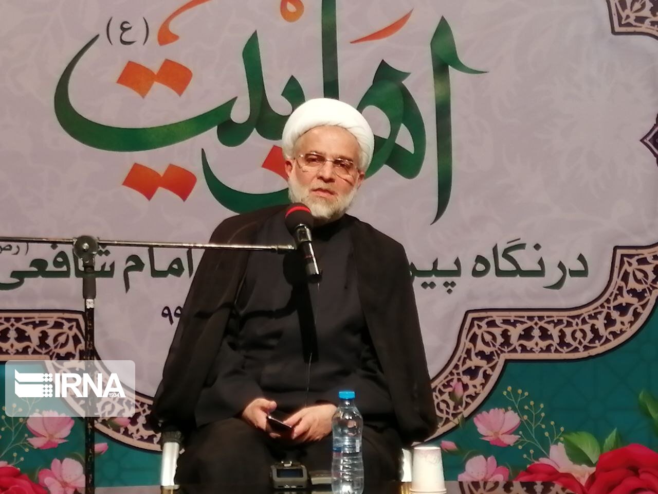 عطوفت و نگاه معنوی می‌تواند مسلمان را به هم نزدیک‌تر می‌کند