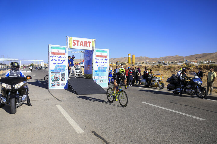 ایرنا - شیراز - نخستین دوره مسابقات دوچرخه سواری کورسی به مناسبت...
