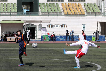 نخستین دوره مسابقات فوتبال بانوان در مشهد