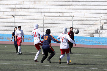 نخستین دوره مسابقات فوتبال بانوان در مشهد