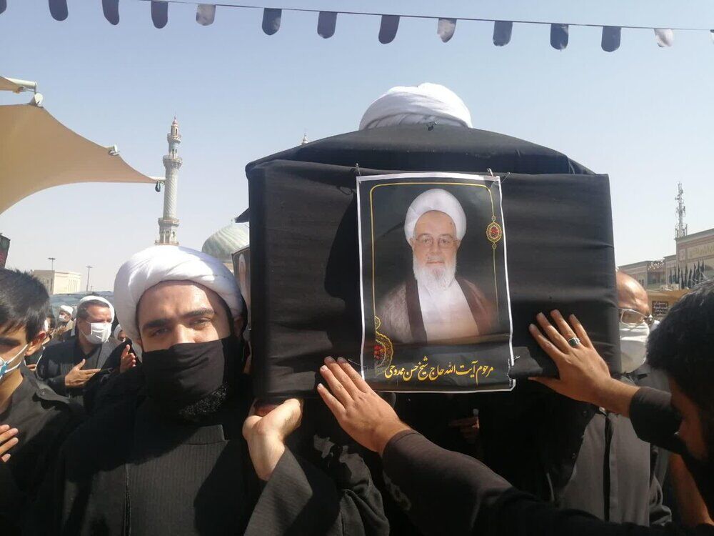 پیکر آیت‌الله ممدوحی در حرم حضرت معصومه آرام گرفت