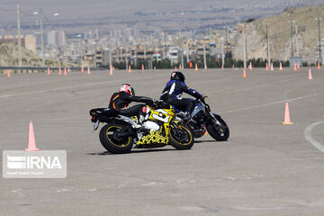 Iran : courses de moto et en roller à Tabriz au nord-est