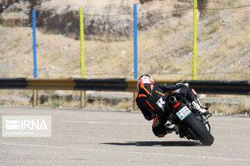 Iran : courses de moto et en roller à Tabriz au nord-est