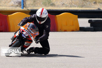 Iran : courses de moto et en roller à Tabriz au nord-ouest