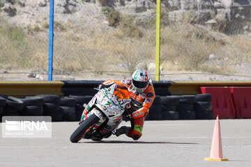 Iran : courses de moto et en roller à Tabriz au nord-est