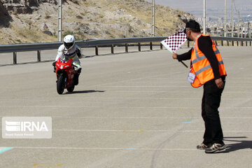 Iran : courses de moto et en roller à Tabriz au nord-est