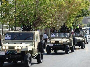 رژه خودرویی نیروهای مسلح شهرستان ماکو به مناسبت گرامیداشت چهلمین سالگرد هفته دفاع مقدس