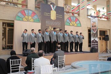 مراسم تجلیل از خانواده شهدا در اصفهان