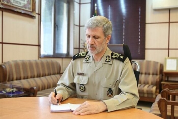 وزیر دفاع: ارتش و سپاه بازوی امنیت ساز ایران اسلامی هستند وزیر دفاع: ارتش و سپاه بازوی امنیت ساز ایران اسلامی هستند