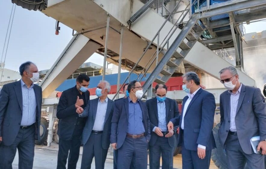 وزیر جهادکشاورزی از سوله نگهداری ذرت در بندرعباس بازدید کرد