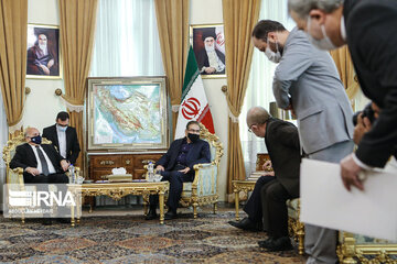 Iraqi FM meets with Secretary of Iran's Supreme National Security Council (SNSC)