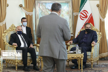 Iraqi FM meets with Secretary of Iran's Supreme National Security Council (SNSC)