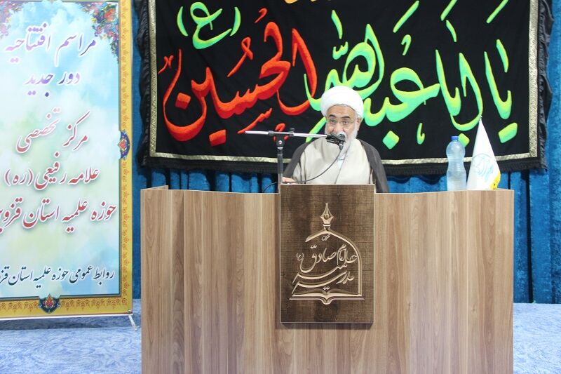 طلاب با استعانت به قرآن کریم نگاه آسمانی و ملکوتی پیدا می کنند