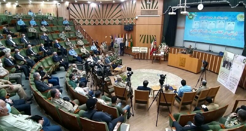 مجموعه نفیس ۵ جلدی ارتش از پیروزی انقلاب و دفاع‌مقدس رونمایی شد