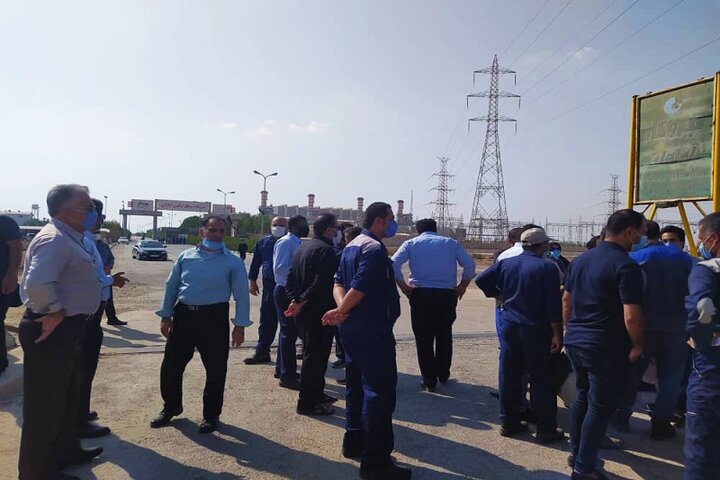 آبادان - ایرنا - بیش از 70 نفر از کارکنان بخش‌های مختلف نیروگاه سیکل...