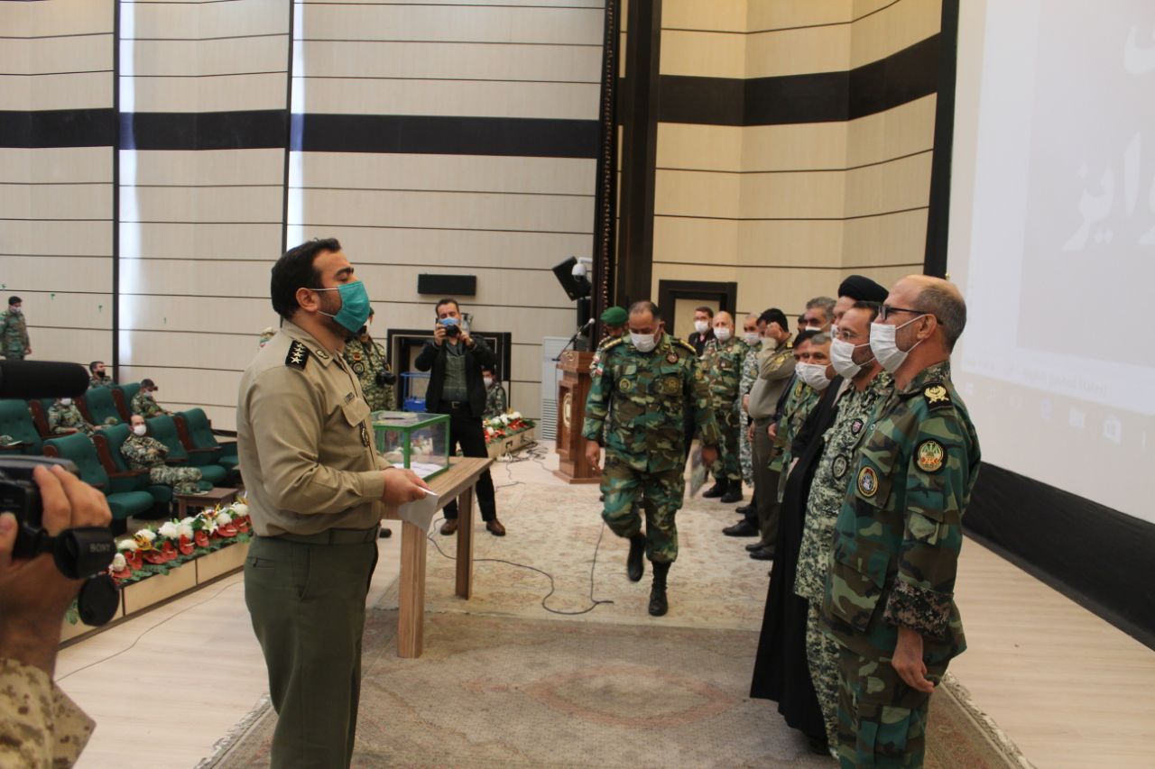 فرمانده لشکر ۲۱ حمزه ارتش بر نشر معارف دفاع مقدس تاکید کرد