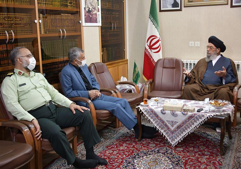 امام جمعه اصفهان: امنیت بیشتر مطالبه اصلی مردم از نیروی انتظامی است