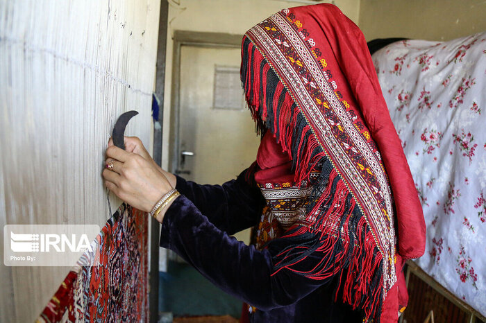 ساخت مجتمع فرش دوروی ابریشمی دویدوخ خراسان شمالی آغاز شد