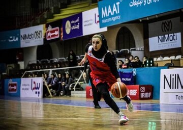ستاره بسکتبال زنان ایران کفش‌هایش را آویخت